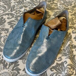 Sparkly suede shoes with rubber sole